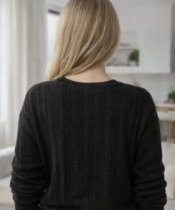 Alternative view of Pull d'allaitement NOTHING ELSE BUT BLACK en mailles tressées